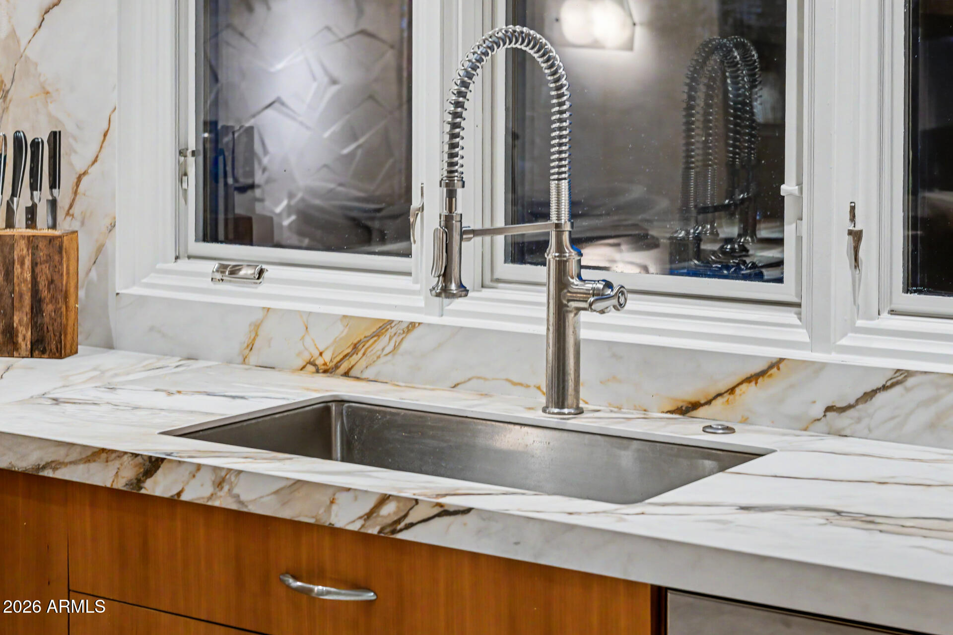 122 E LOMA VISTA Drive