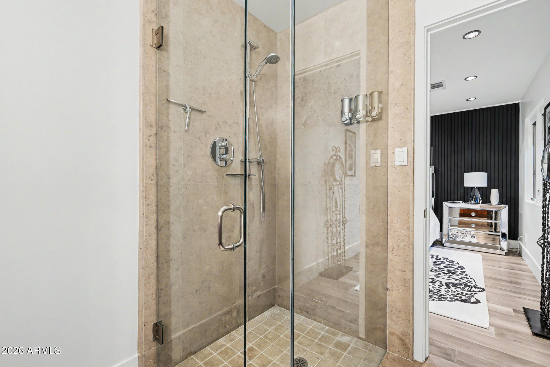 122 E LOMA VISTA Drive