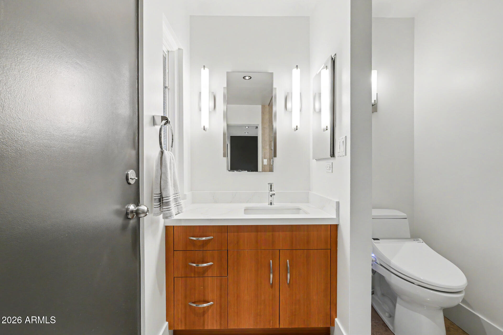 122 E LOMA VISTA Drive