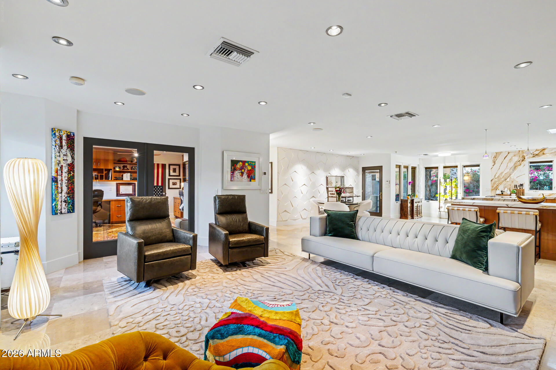 122 E LOMA VISTA Drive