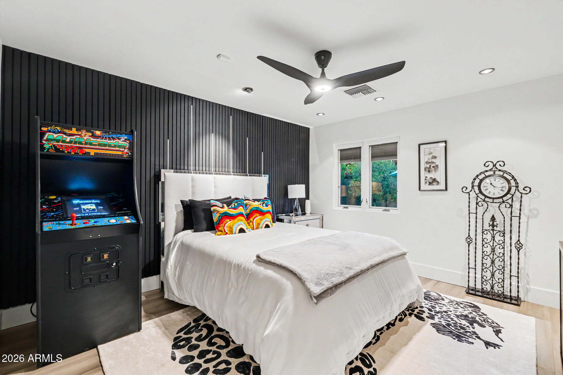 122 E LOMA VISTA Drive