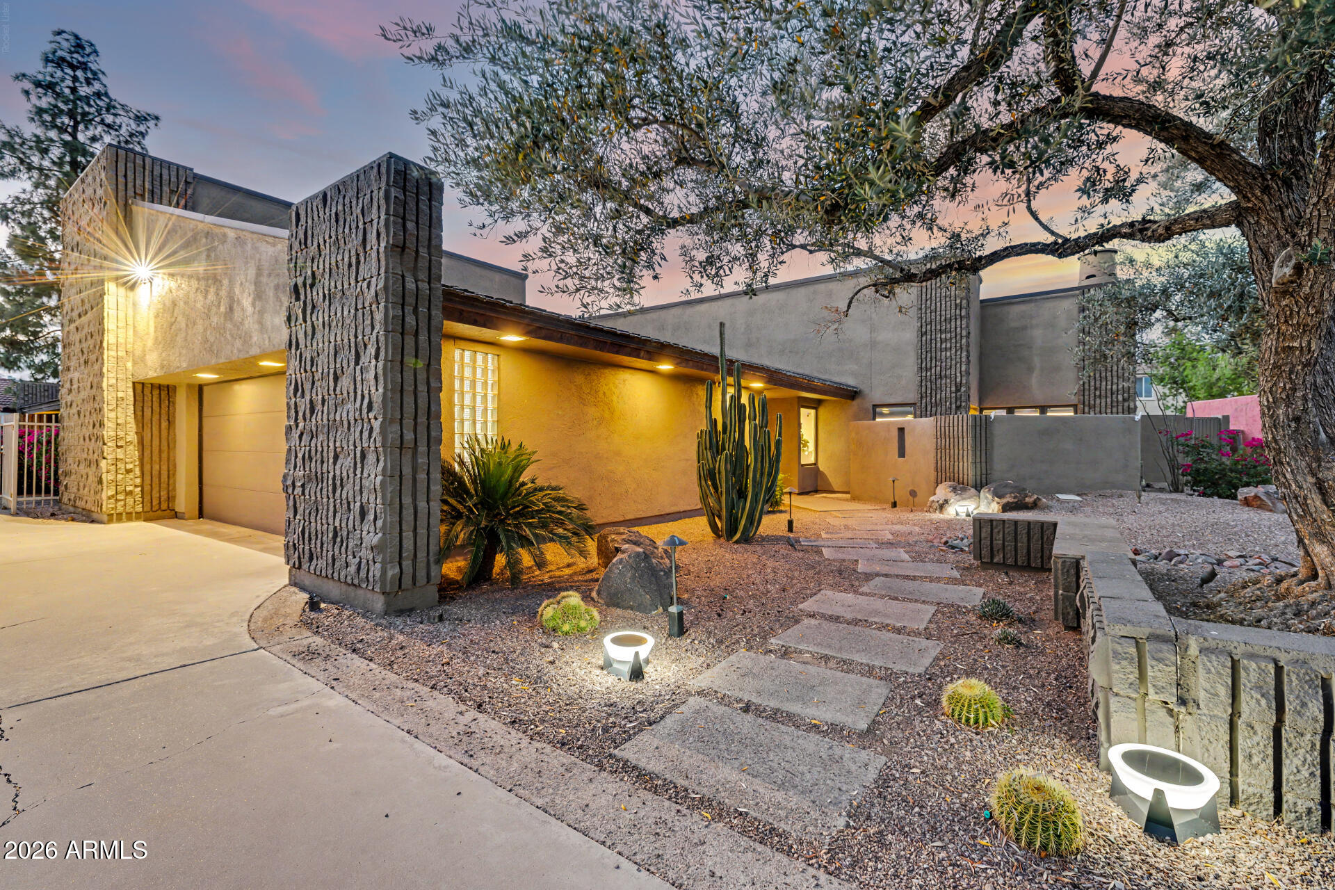 122 E LOMA VISTA Drive