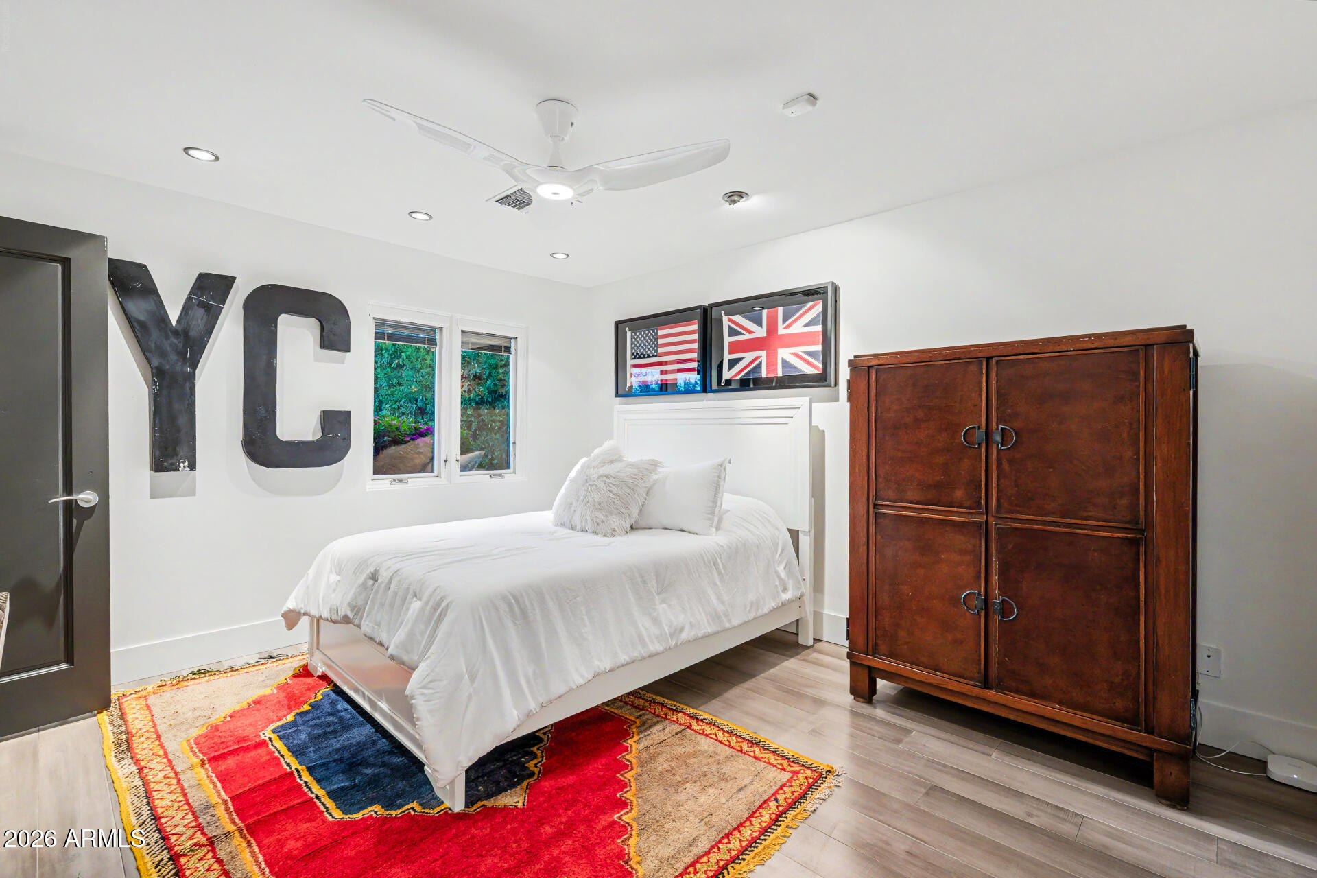 122 E LOMA VISTA Drive