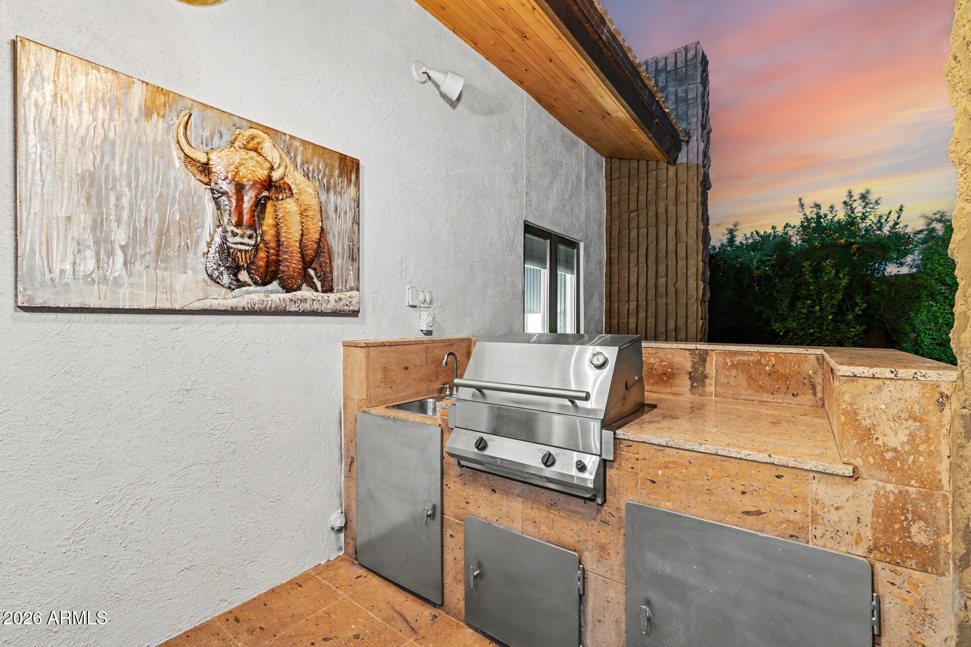 122 E LOMA VISTA Drive