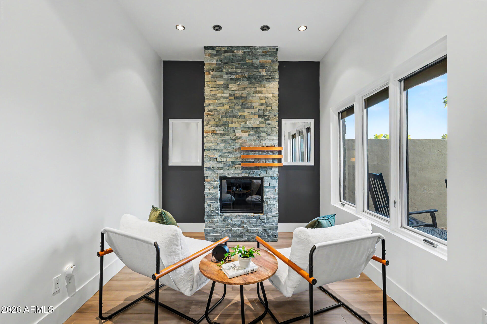 122 E LOMA VISTA Drive