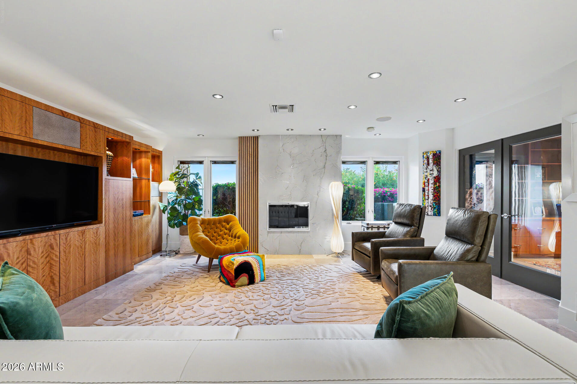 122 E LOMA VISTA Drive