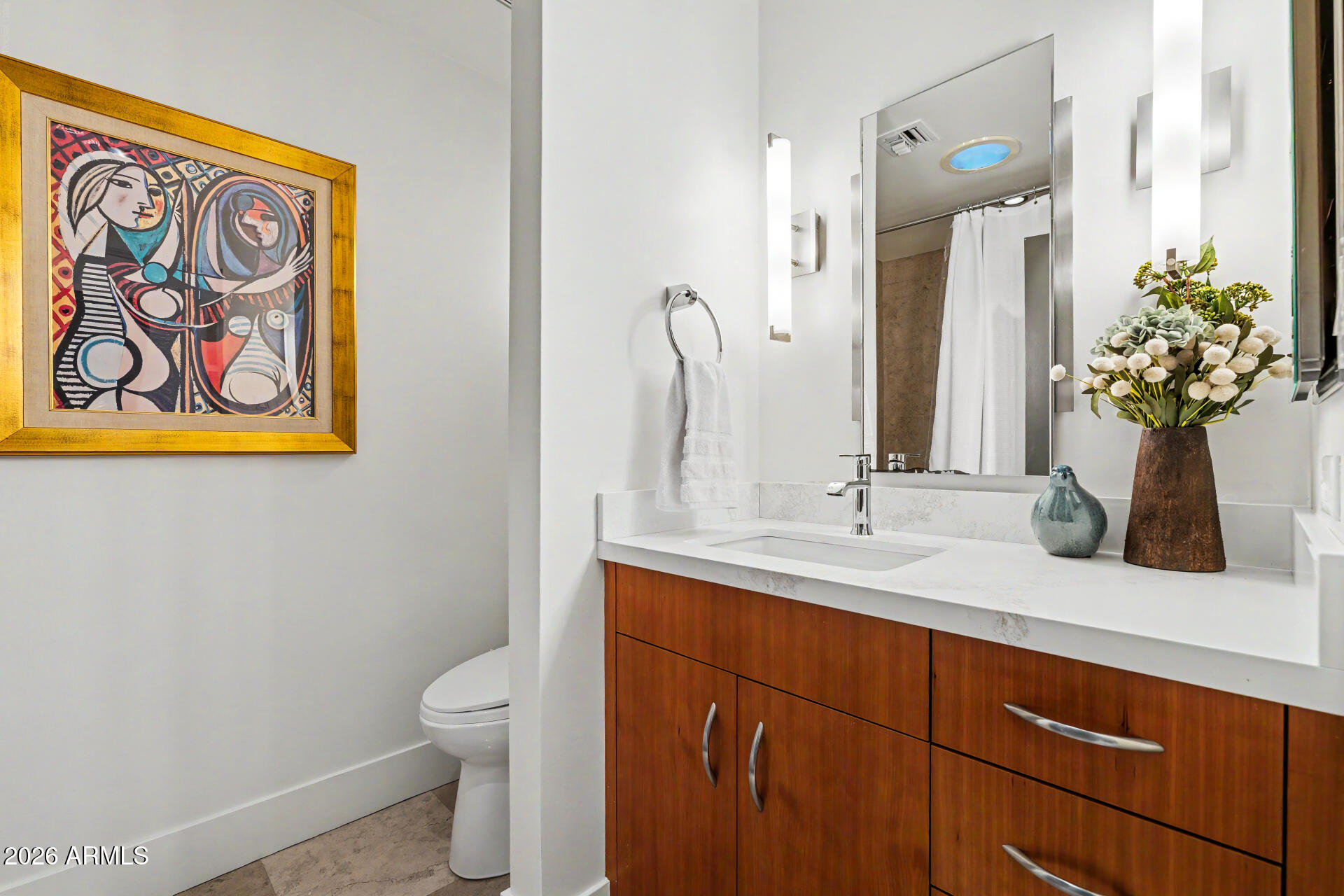 122 E LOMA VISTA Drive