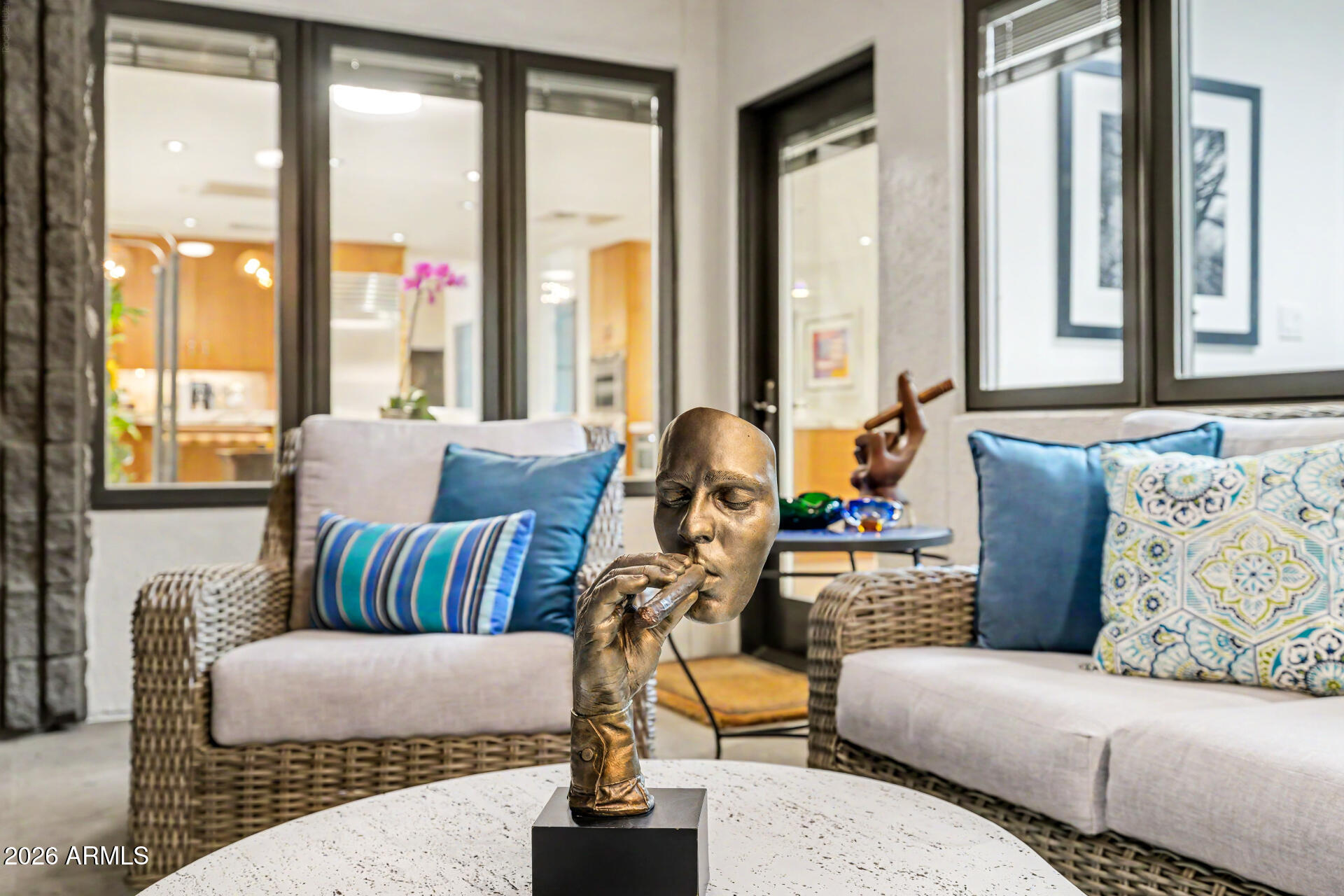 122 E LOMA VISTA Drive