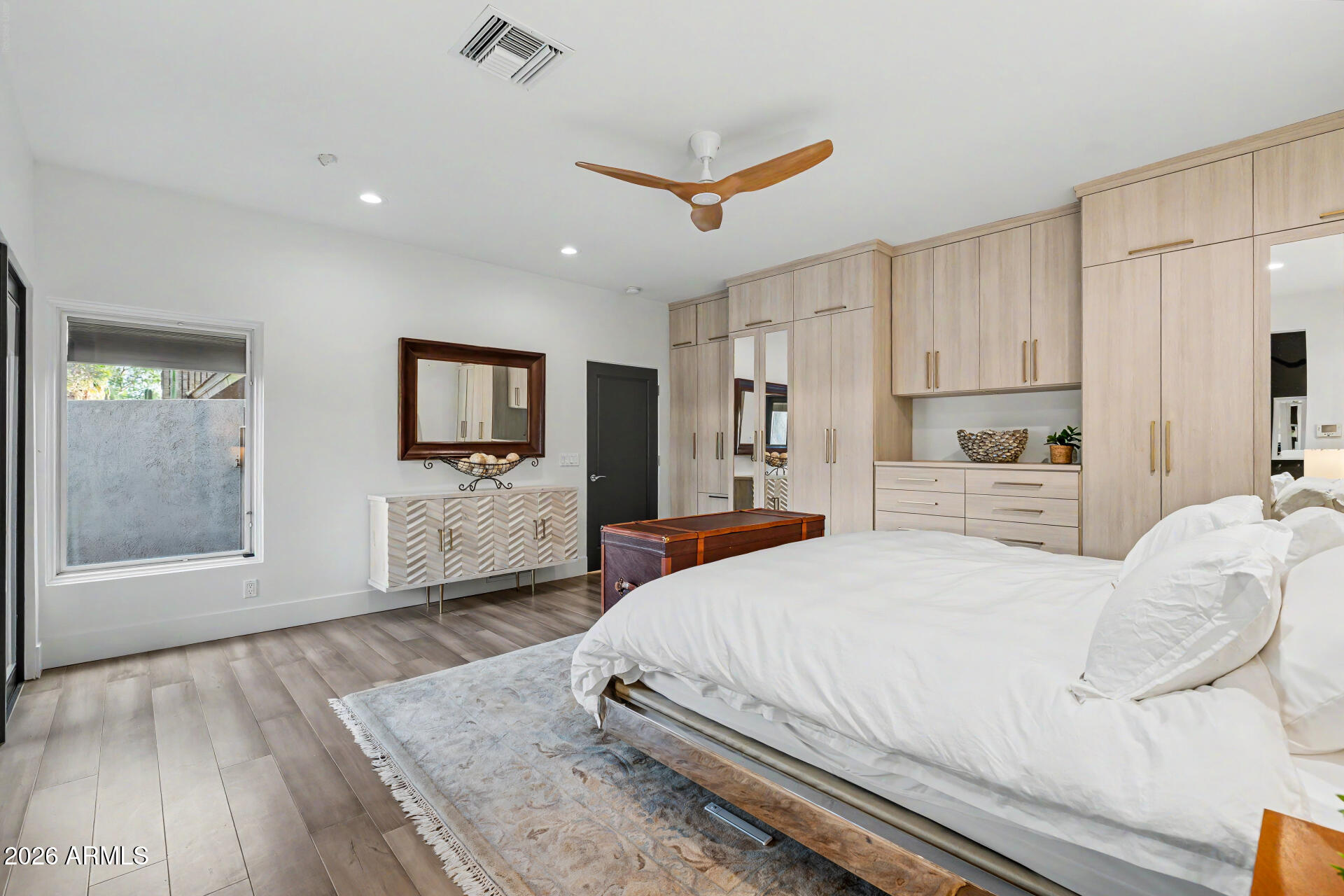 122 E LOMA VISTA Drive