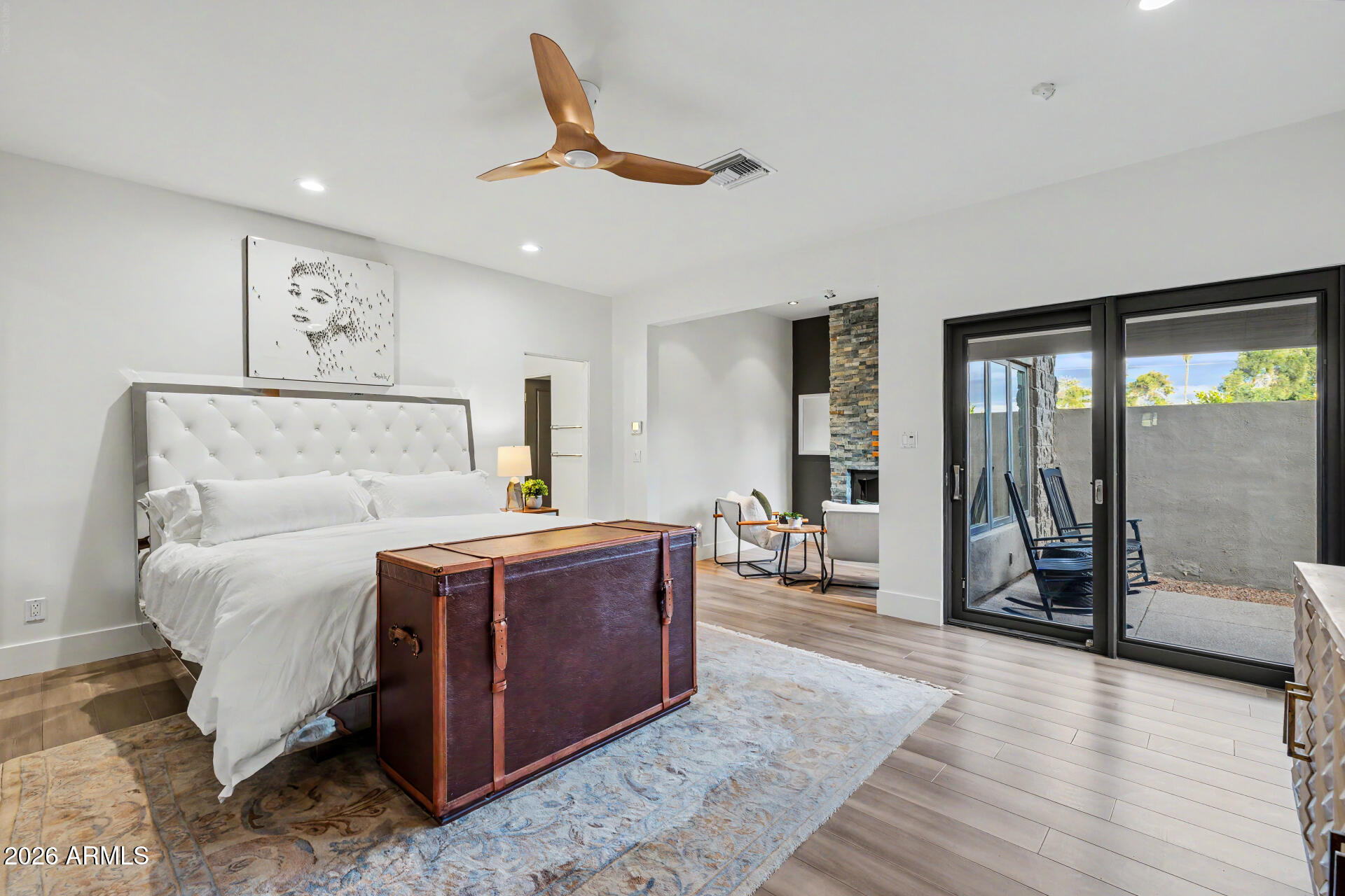 122 E LOMA VISTA Drive