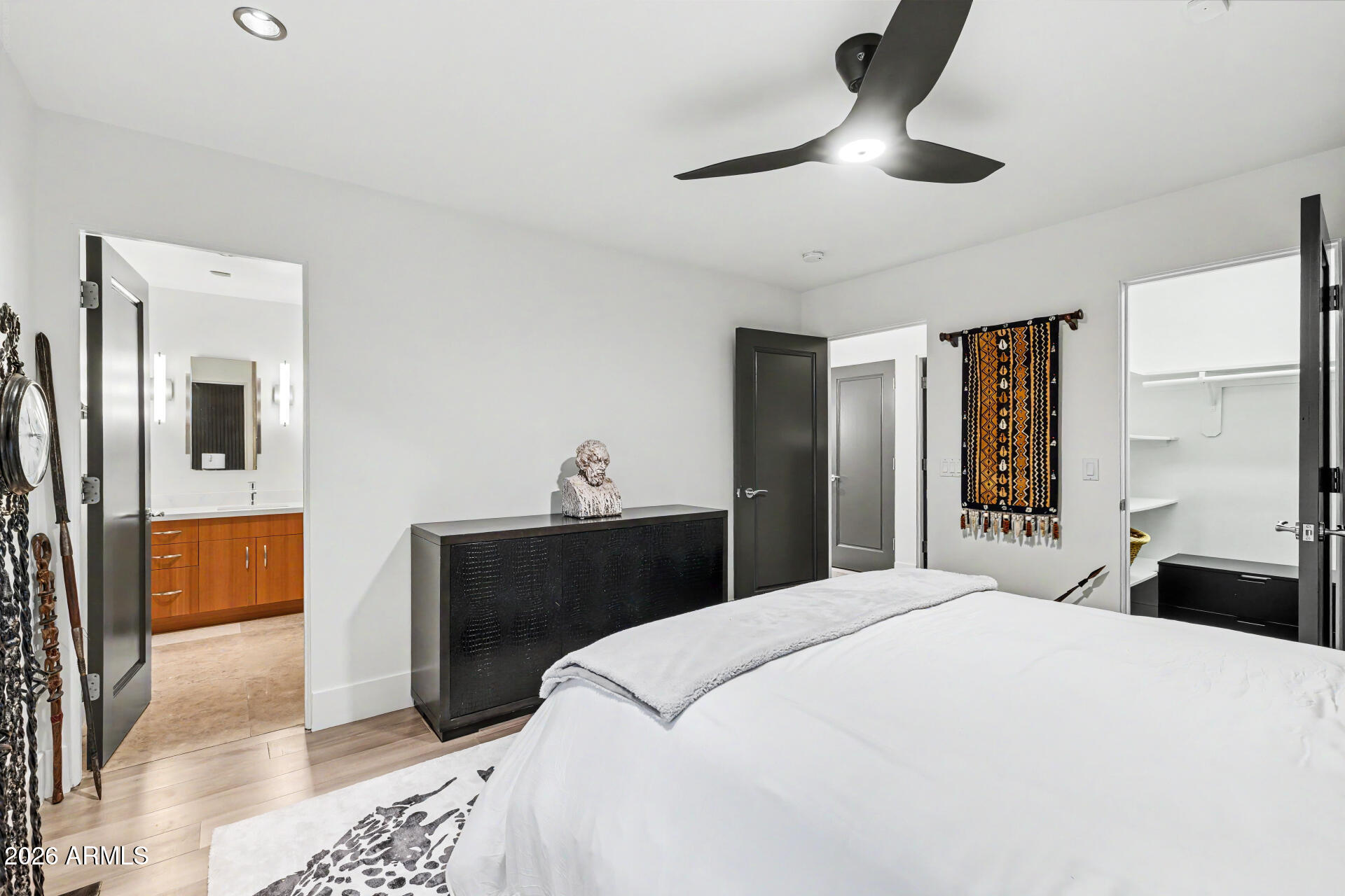 122 E LOMA VISTA Drive