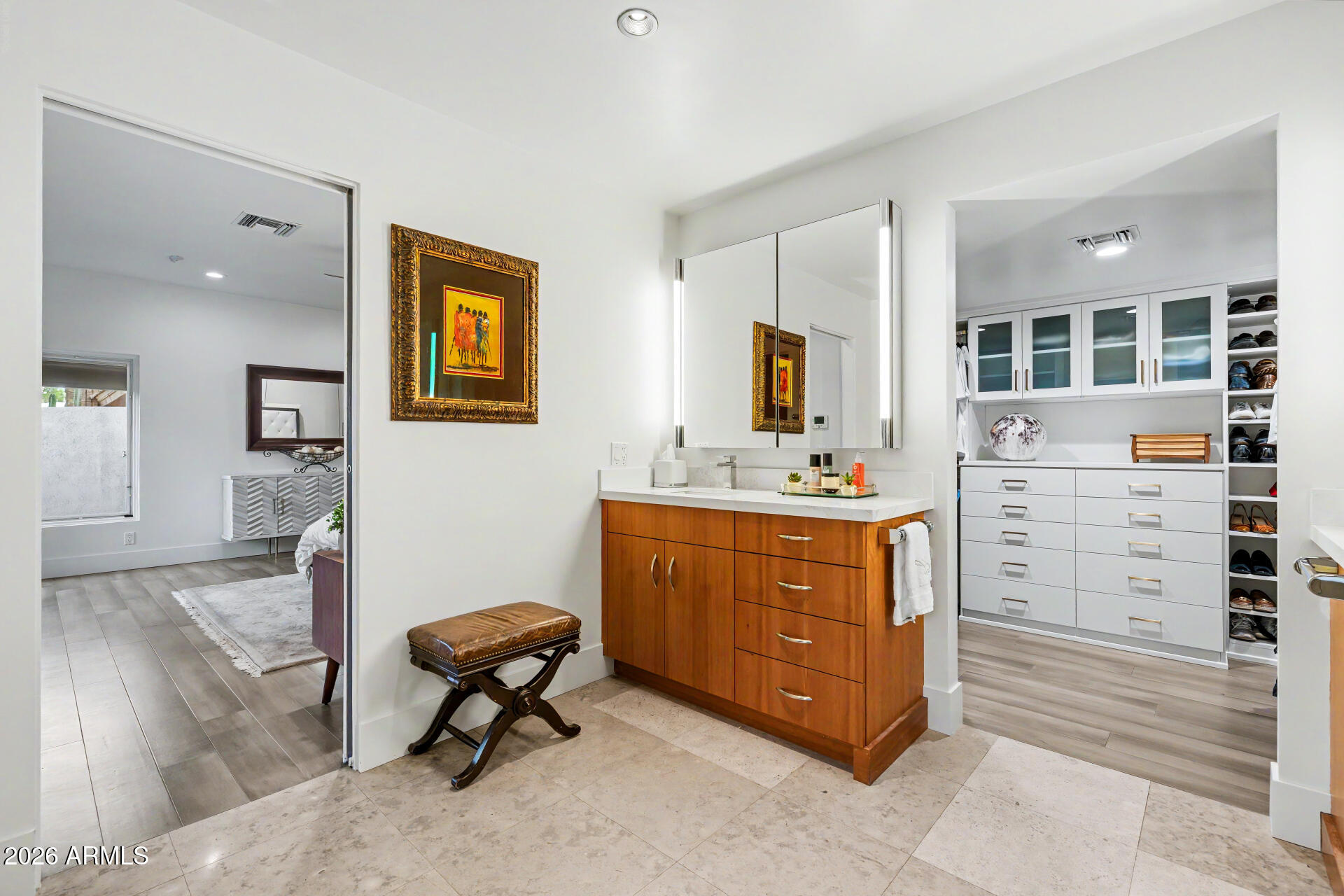 122 E LOMA VISTA Drive