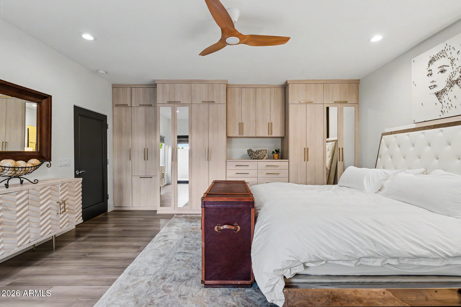 122 E LOMA VISTA Drive