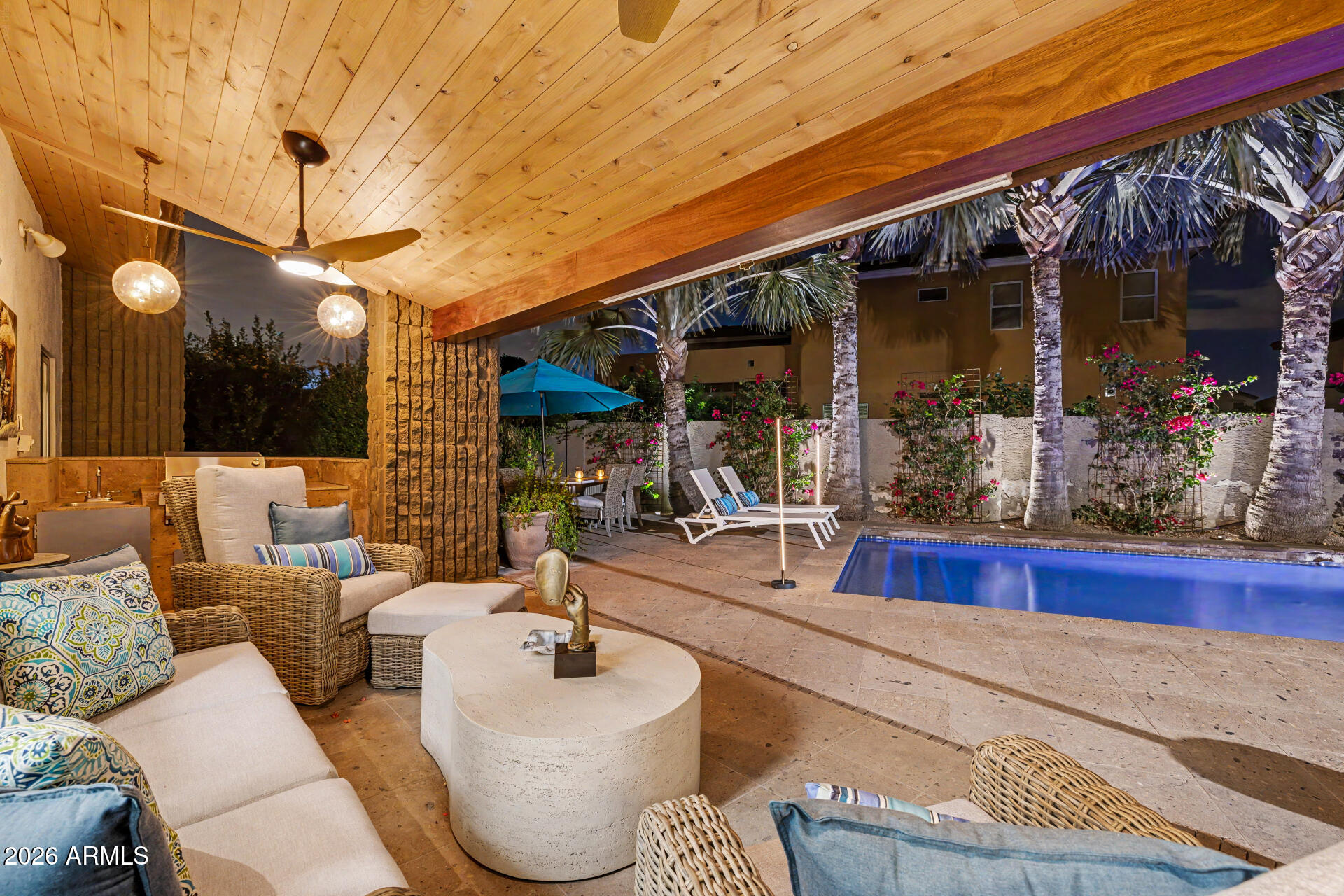 122 E LOMA VISTA Drive