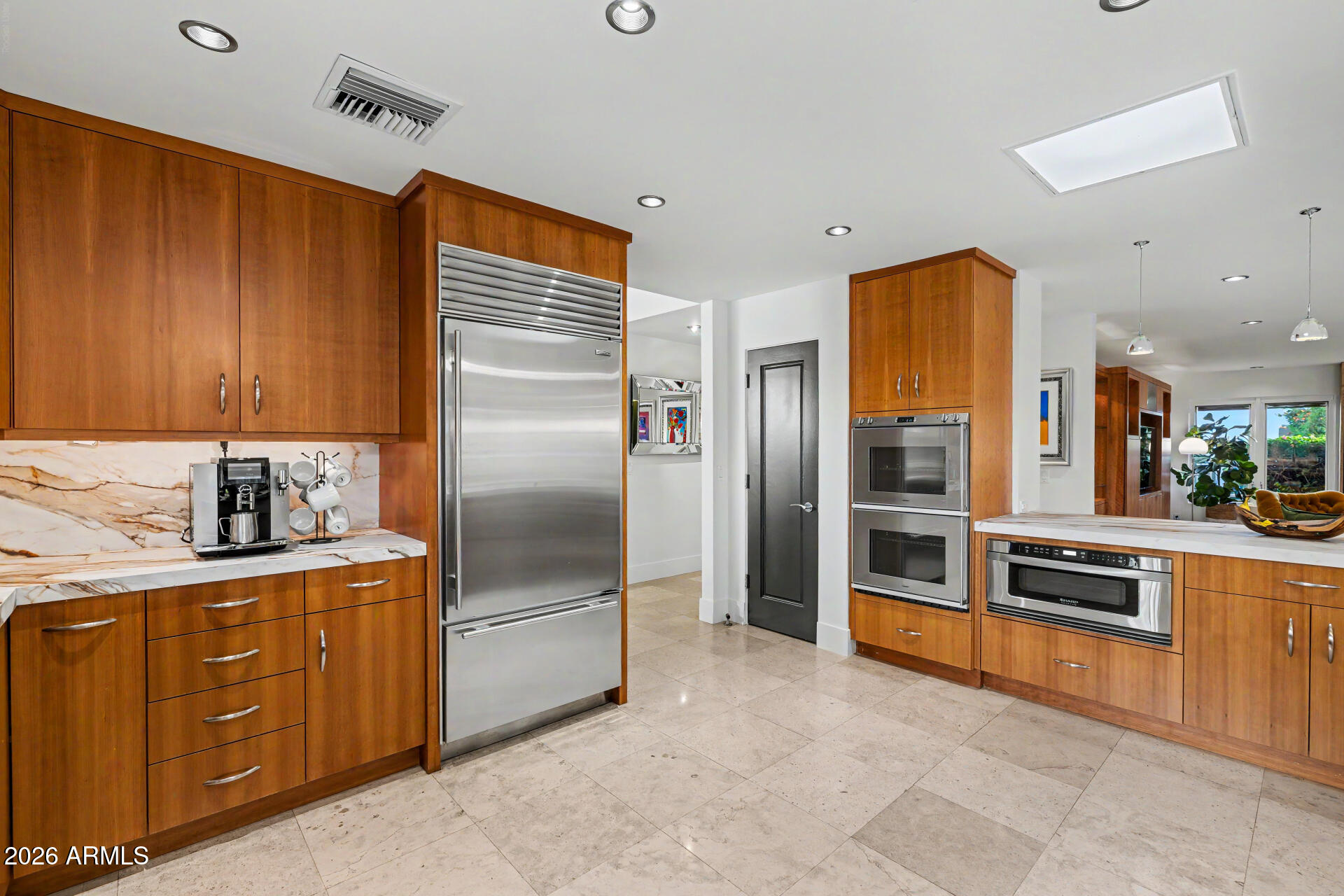 122 E LOMA VISTA Drive