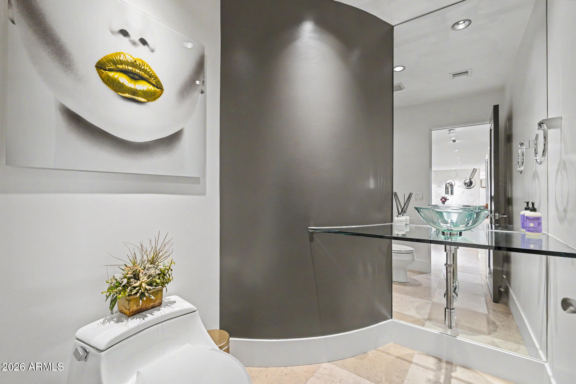 122 E LOMA VISTA Drive