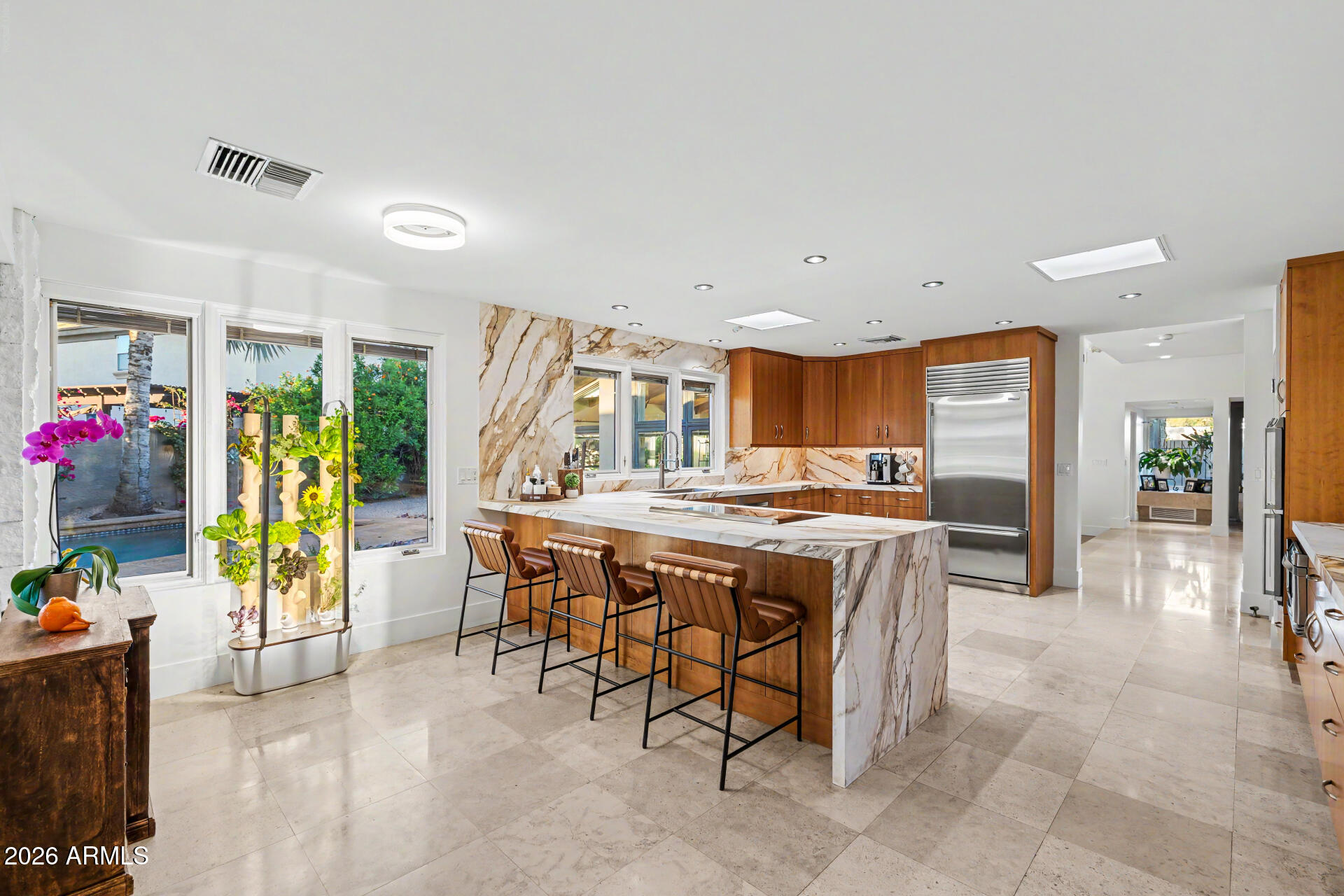 122 E LOMA VISTA Drive