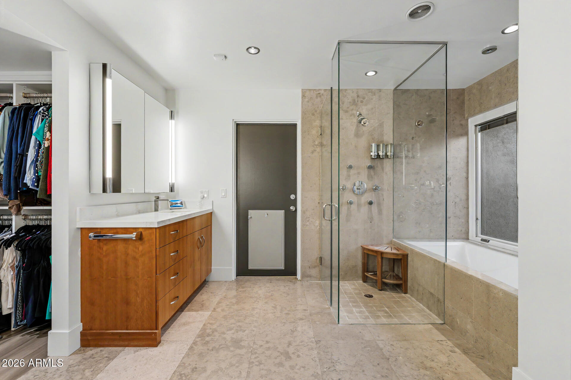 122 E LOMA VISTA Drive