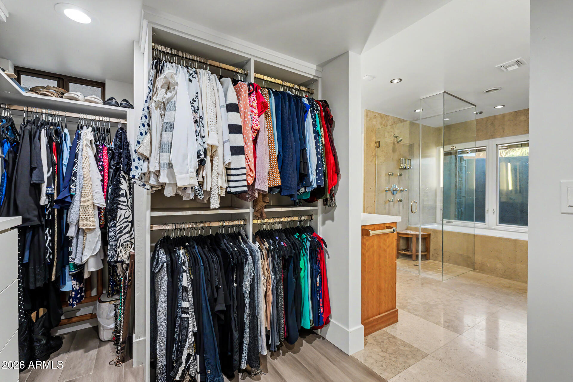 122 E LOMA VISTA Drive