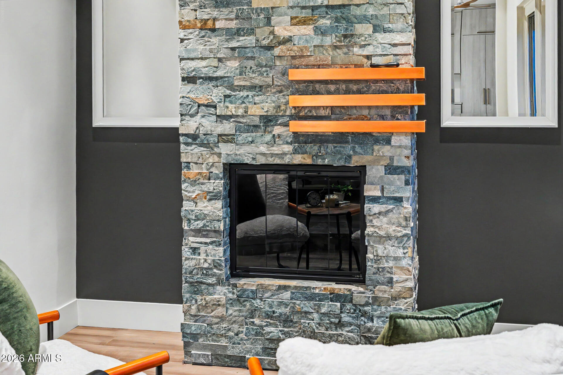 122 E LOMA VISTA Drive