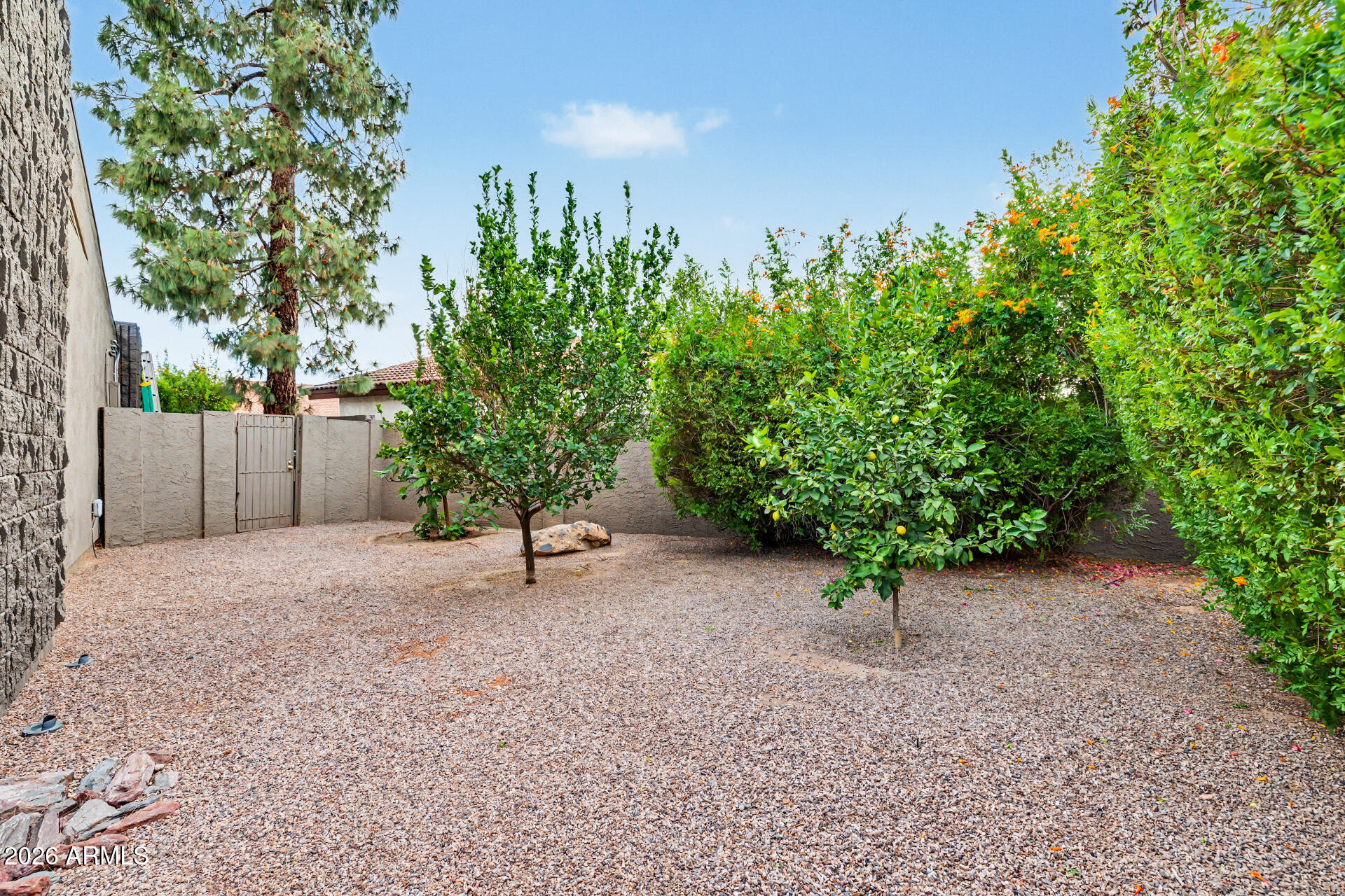 122 E LOMA VISTA Drive