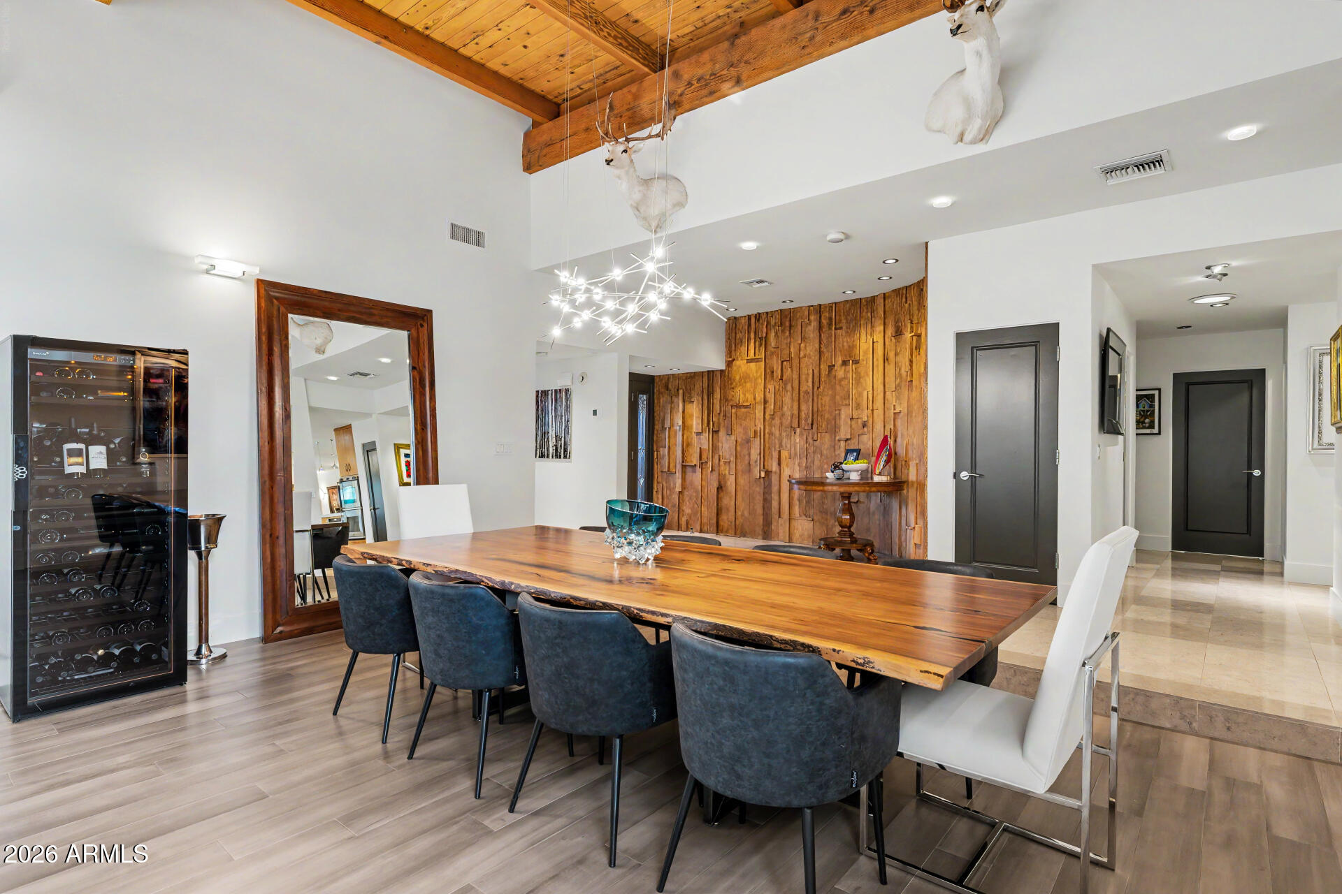 122 E LOMA VISTA Drive