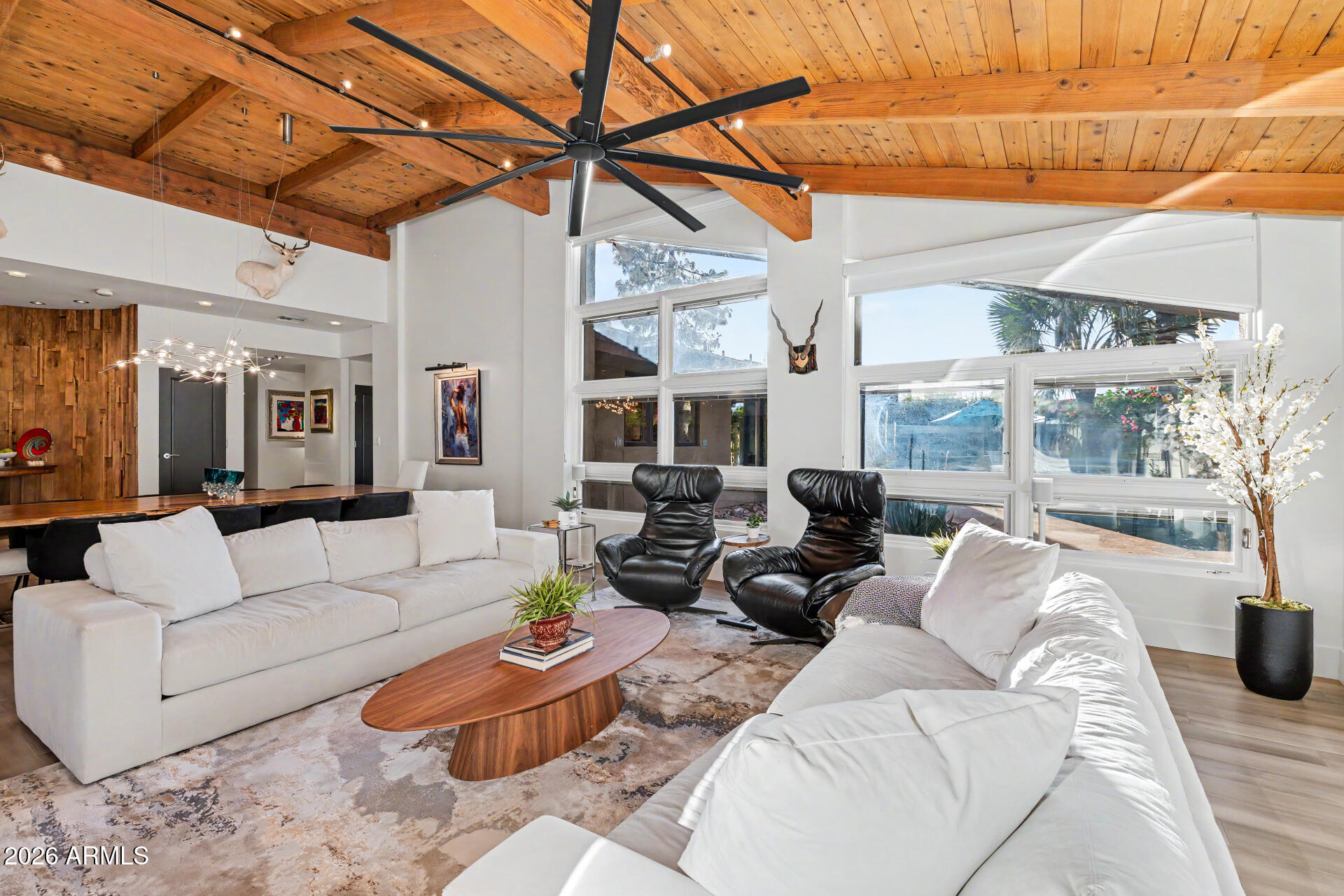 122 E LOMA VISTA Drive