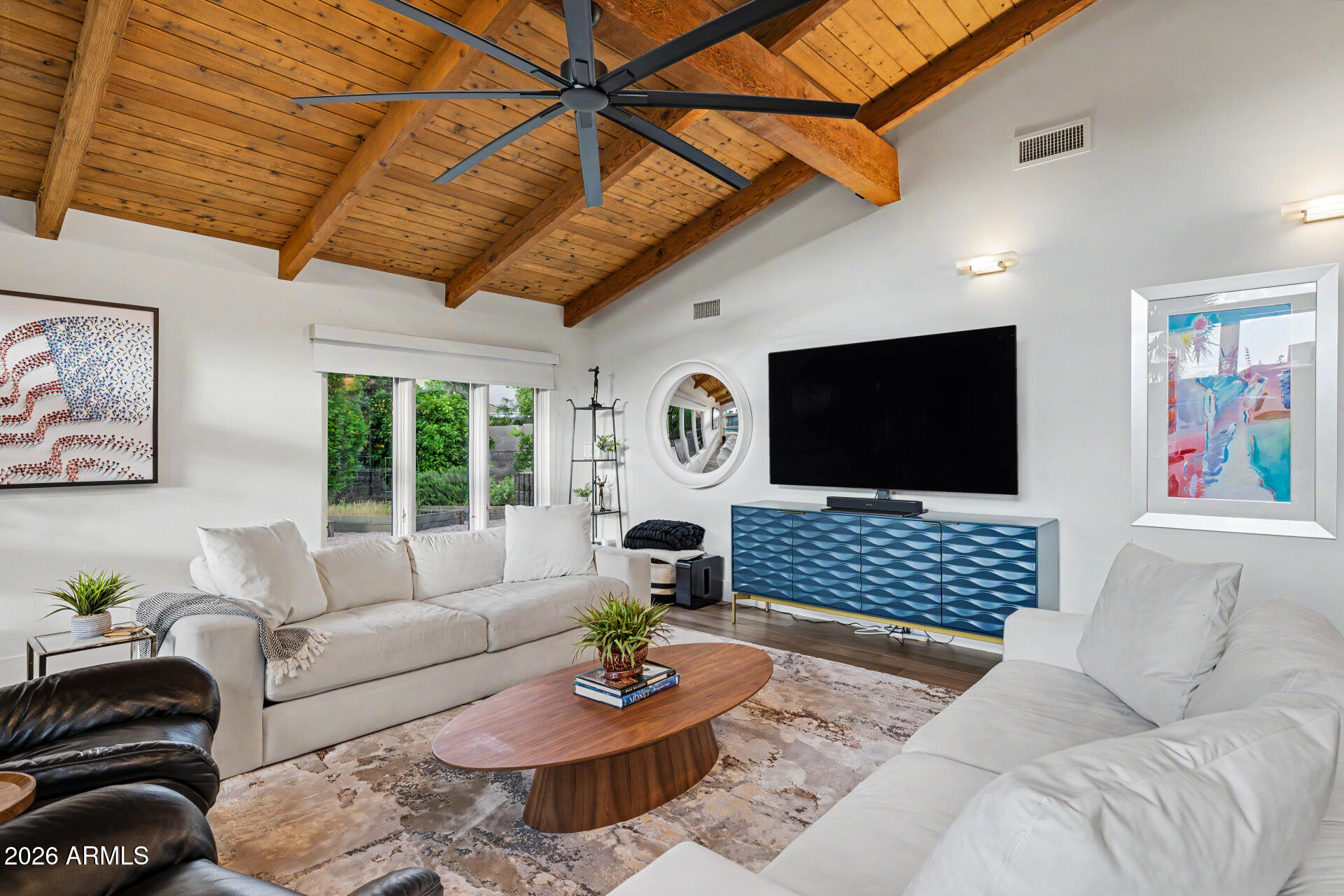 122 E LOMA VISTA Drive