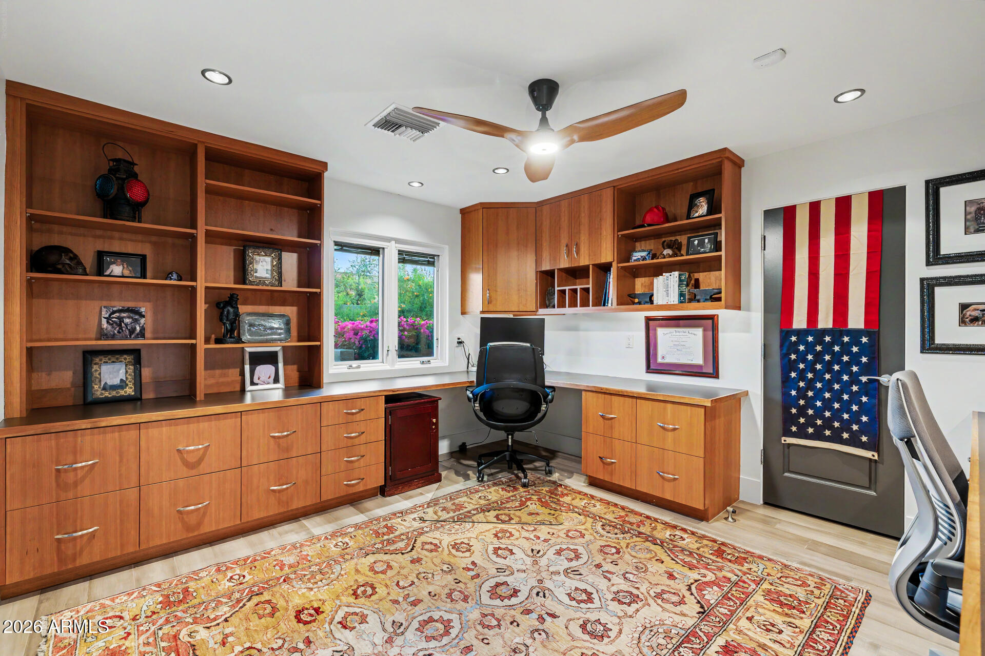 122 E LOMA VISTA Drive