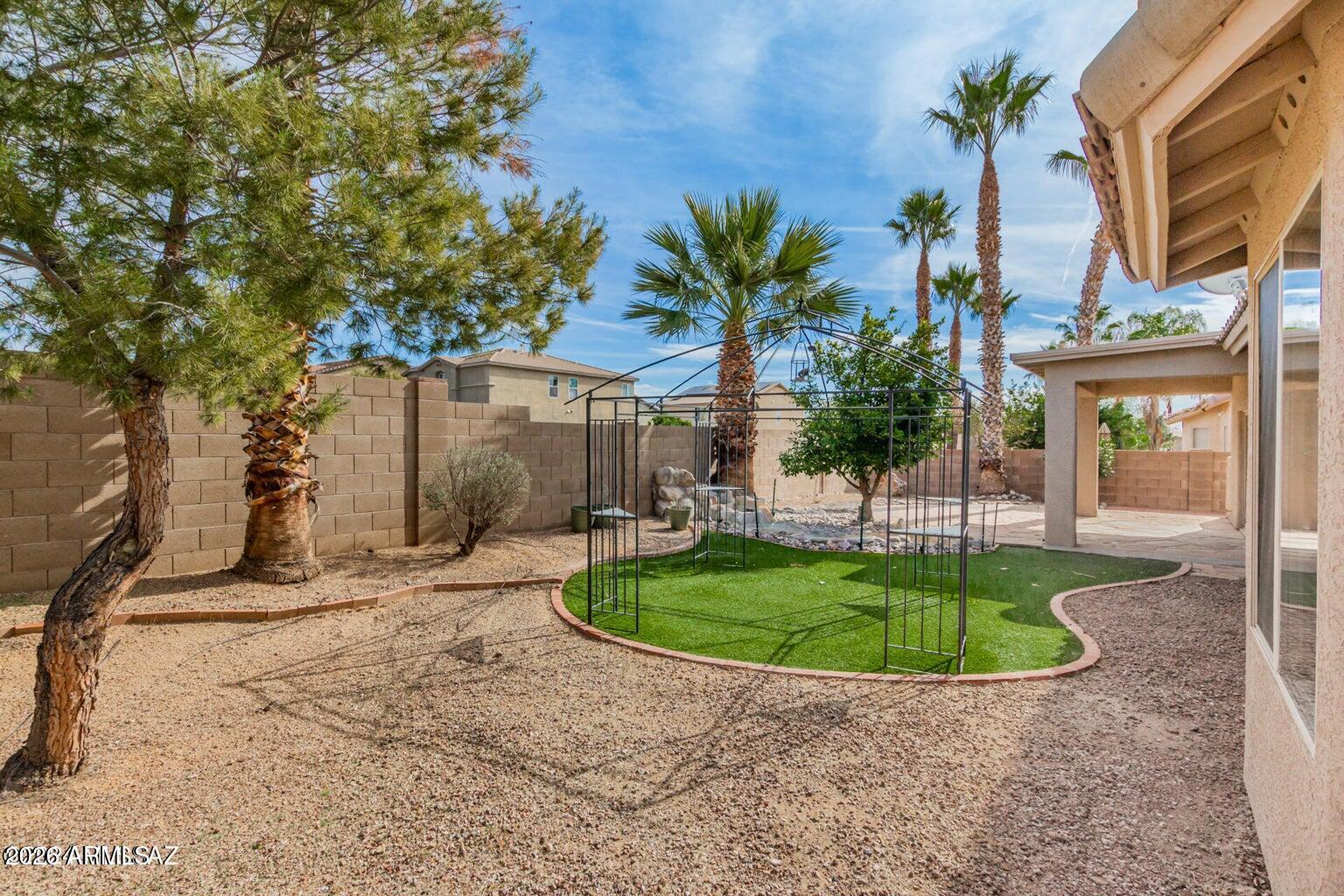 9162 N TREASURE MOUNTAIN Drive