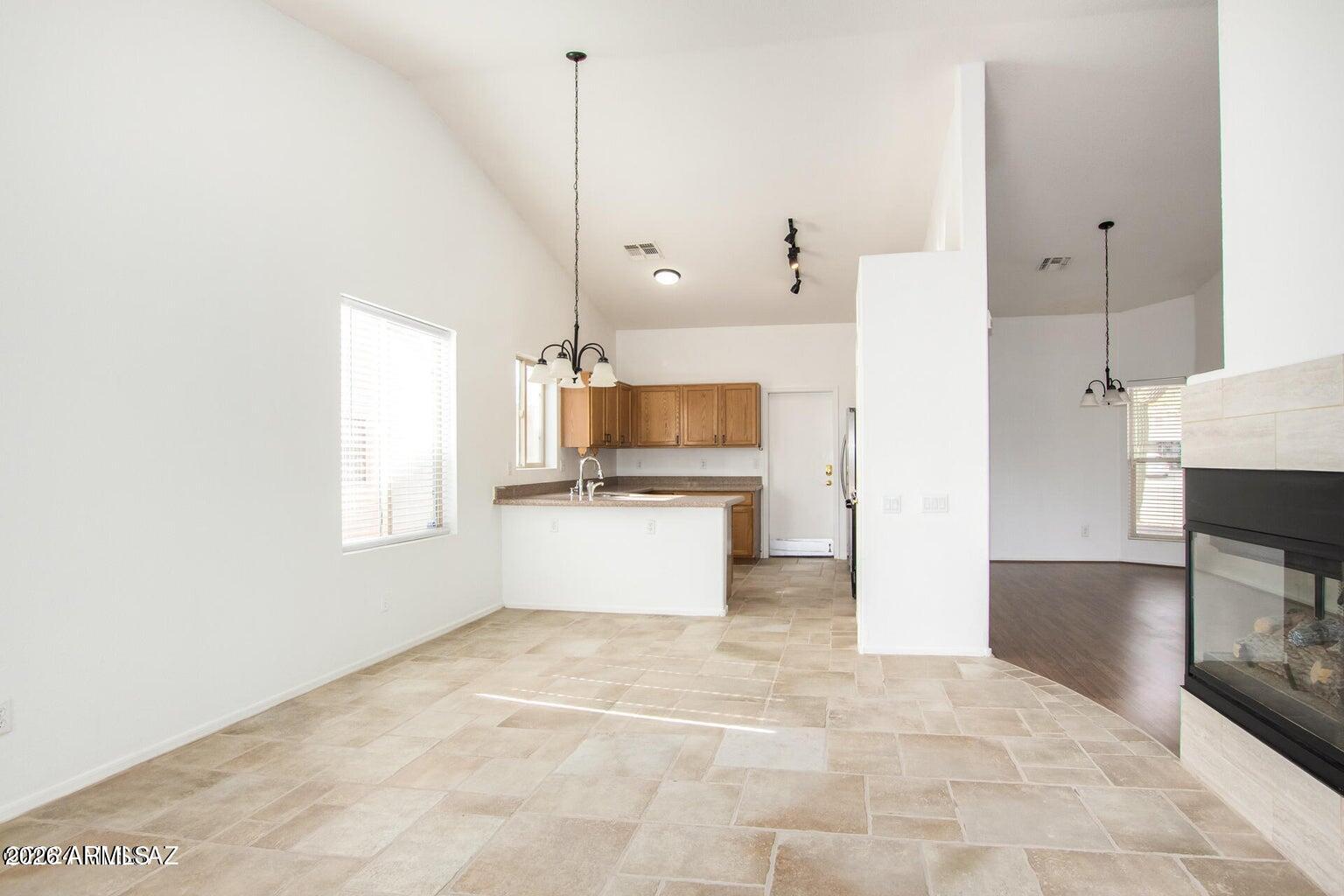 9162 N TREASURE MOUNTAIN Drive