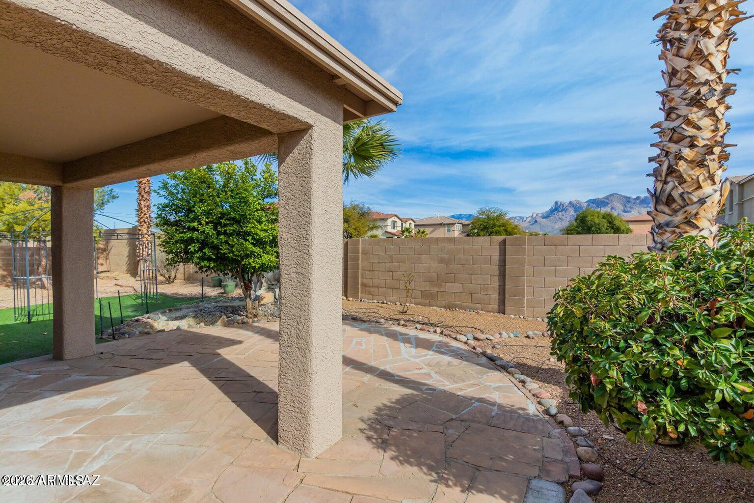 9162 N TREASURE MOUNTAIN Drive