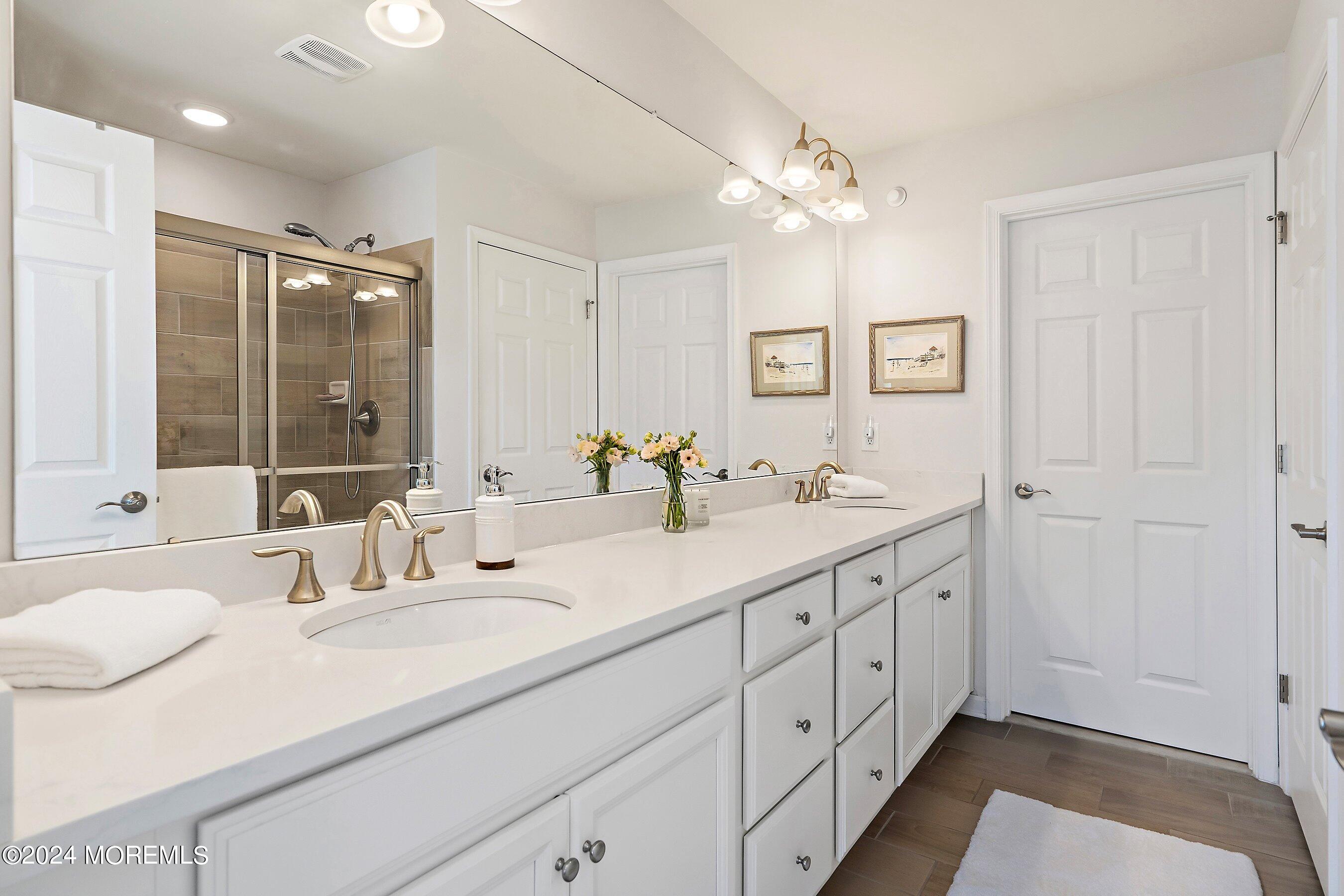 4 Halfmoon Court, 904