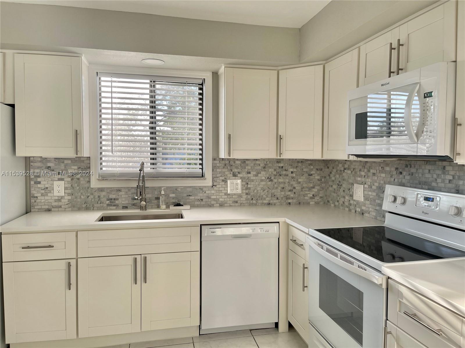 304 Racquet Club Rd # 201