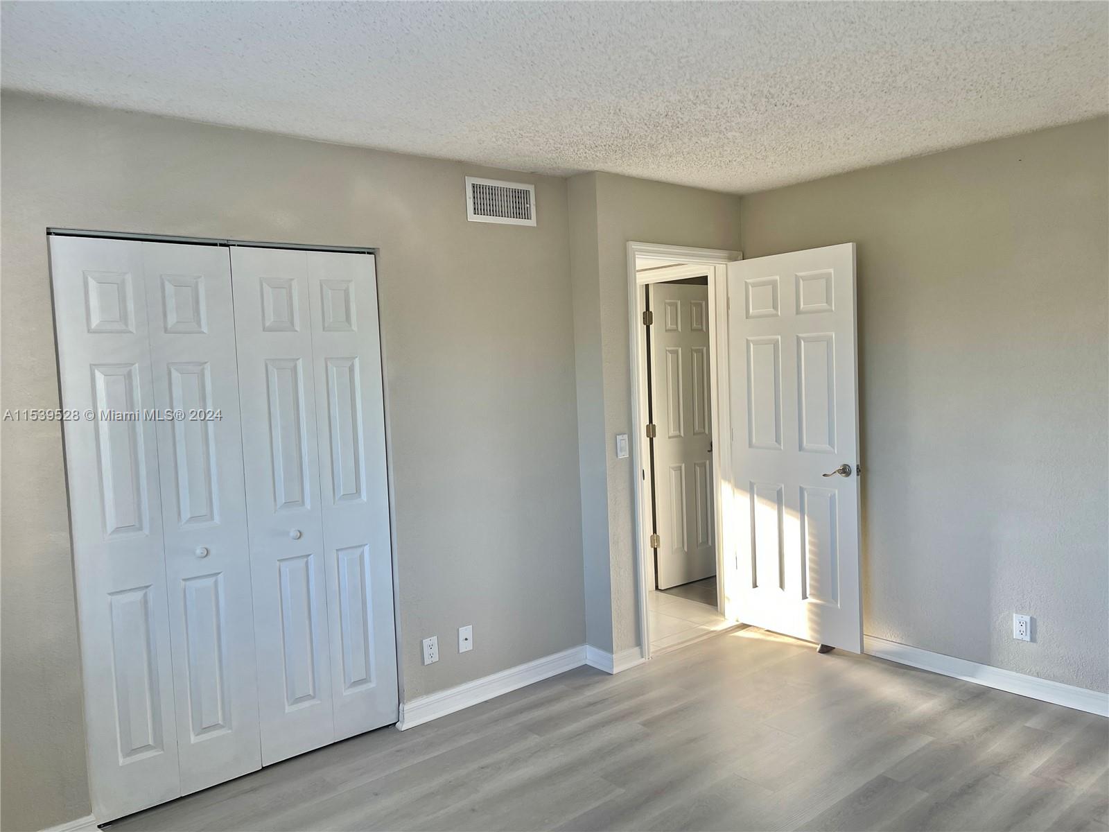 304 Racquet Club Rd # 201