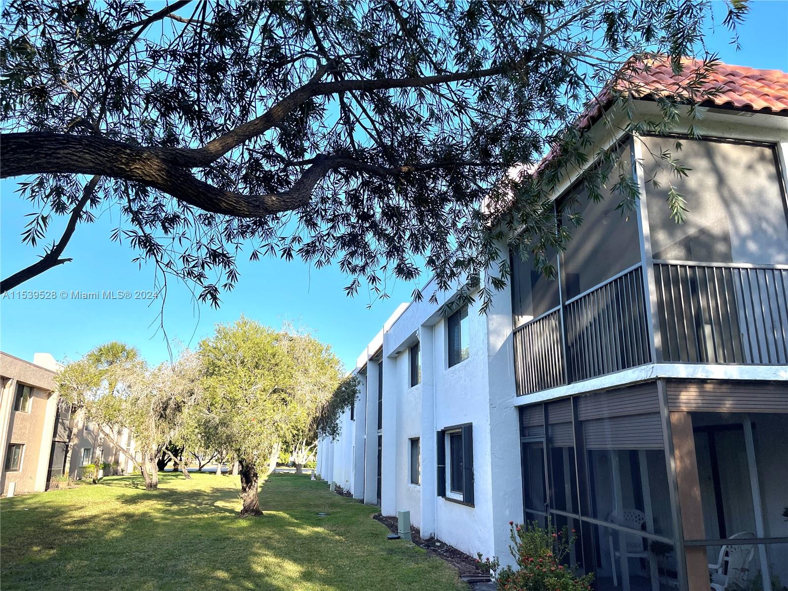 304 Racquet Club Rd # 201