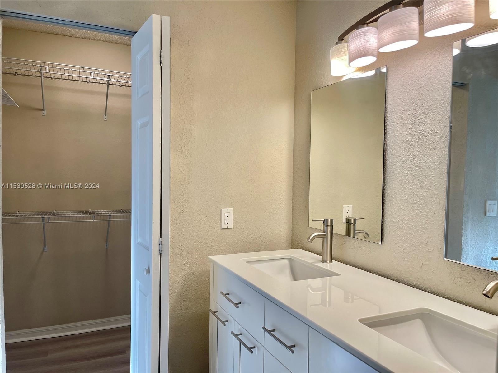 304 Racquet Club Rd # 201