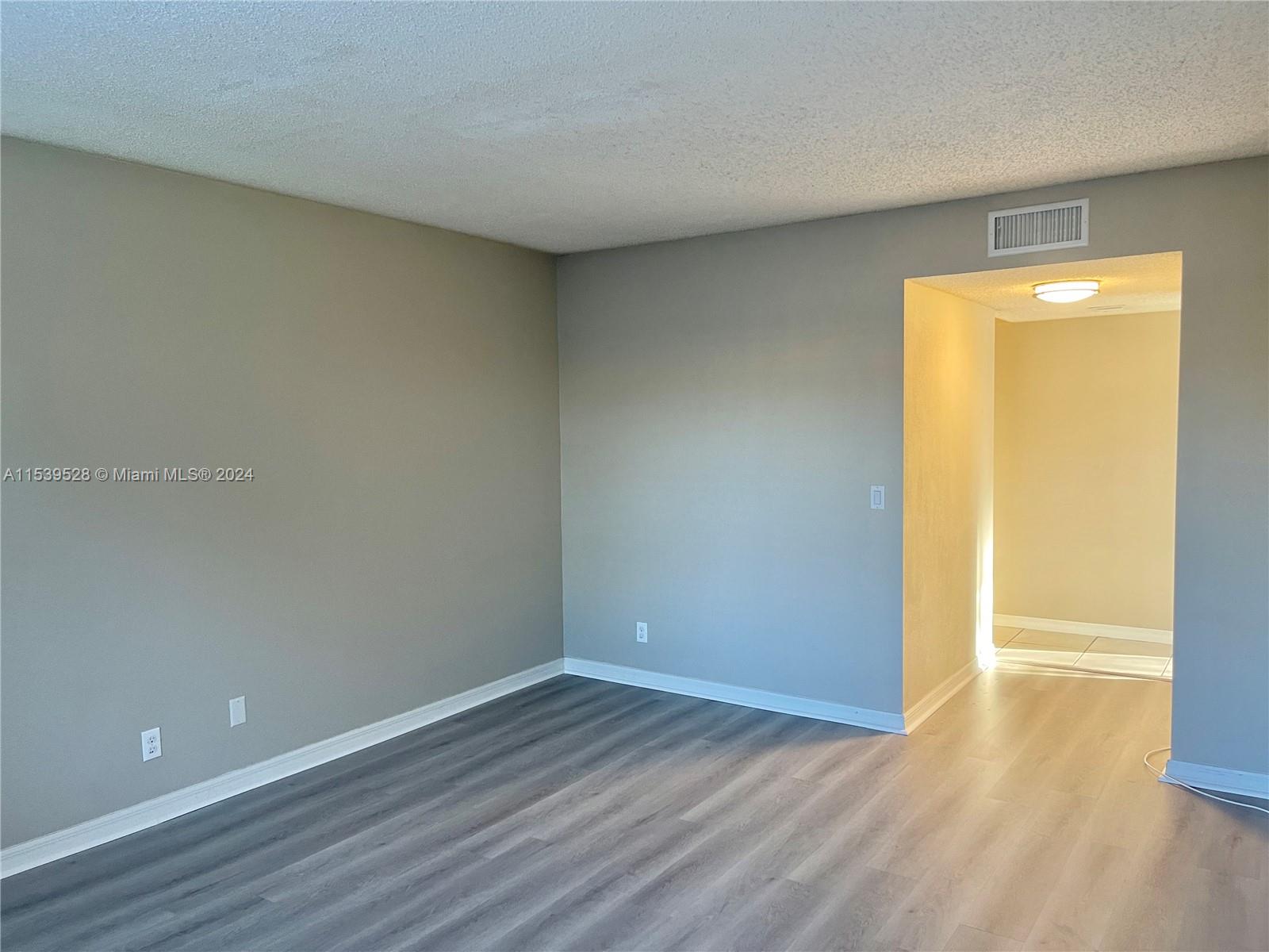 304 Racquet Club Rd # 201