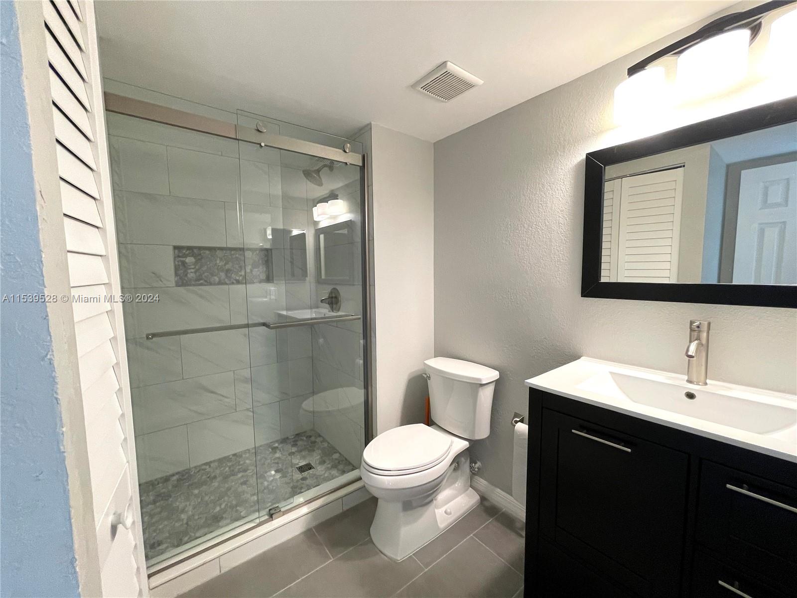 304 Racquet Club Rd # 201