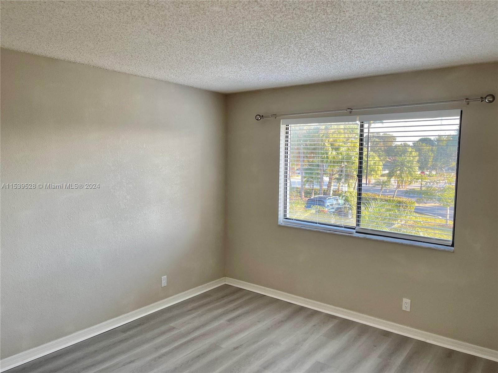 304 Racquet Club Rd # 201