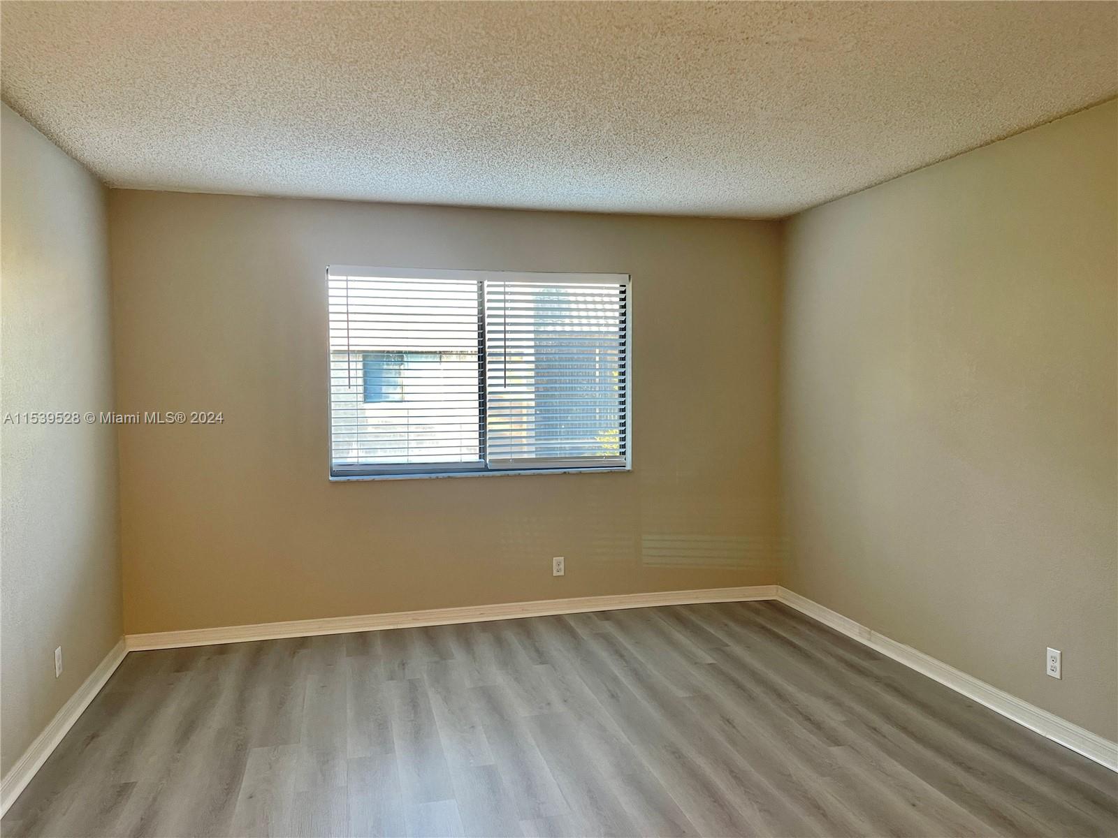 304 Racquet Club Rd # 201