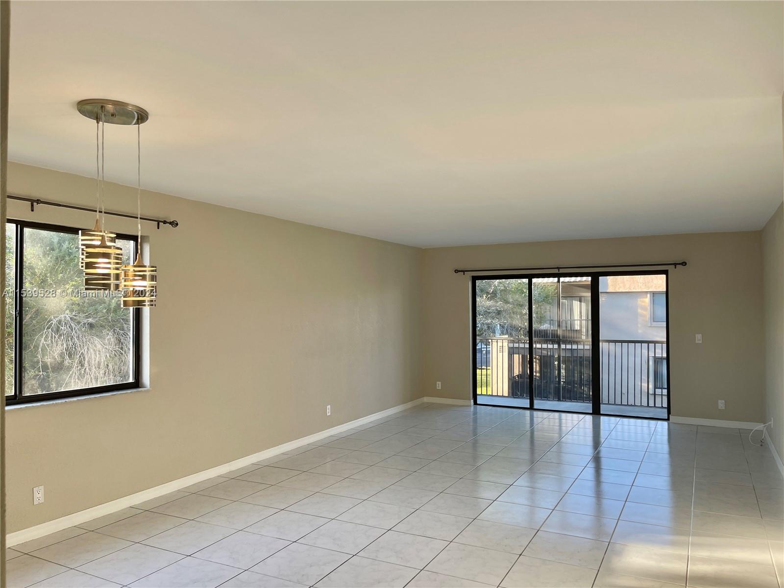 304 Racquet Club Rd # 201