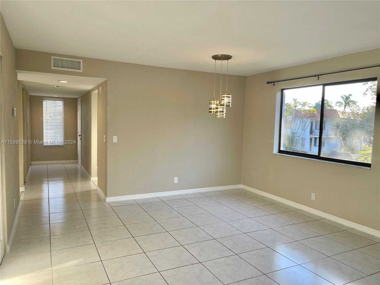 304 Racquet Club Rd # 201