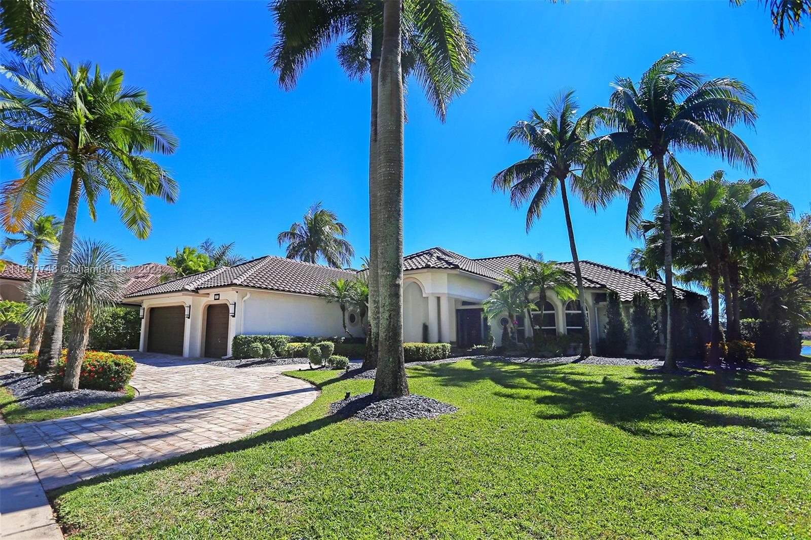 2517 Poinciana Dr
