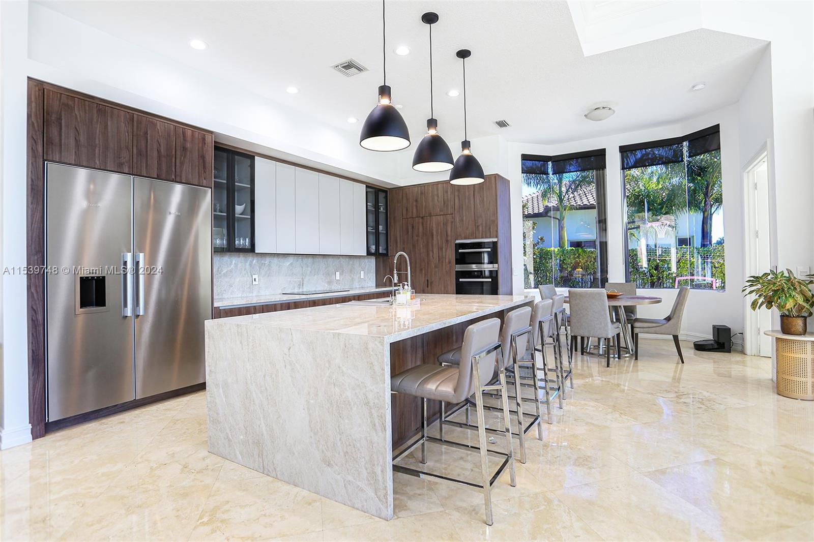 2517 Poinciana Dr