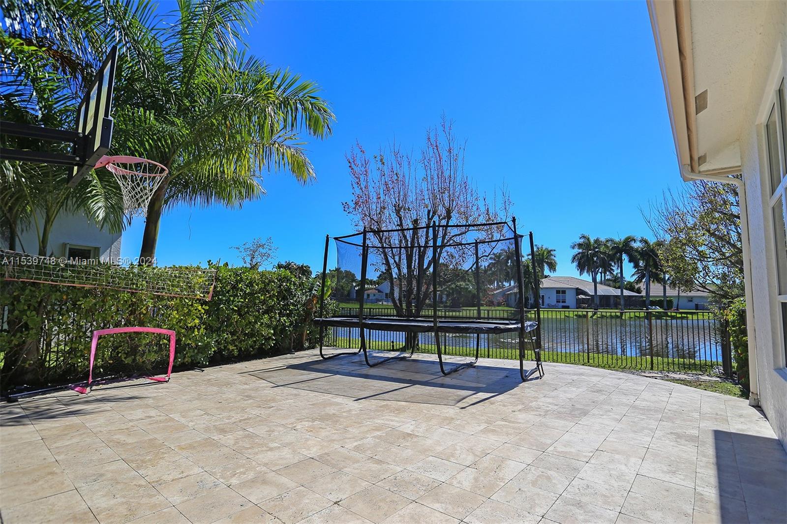2517 Poinciana Dr