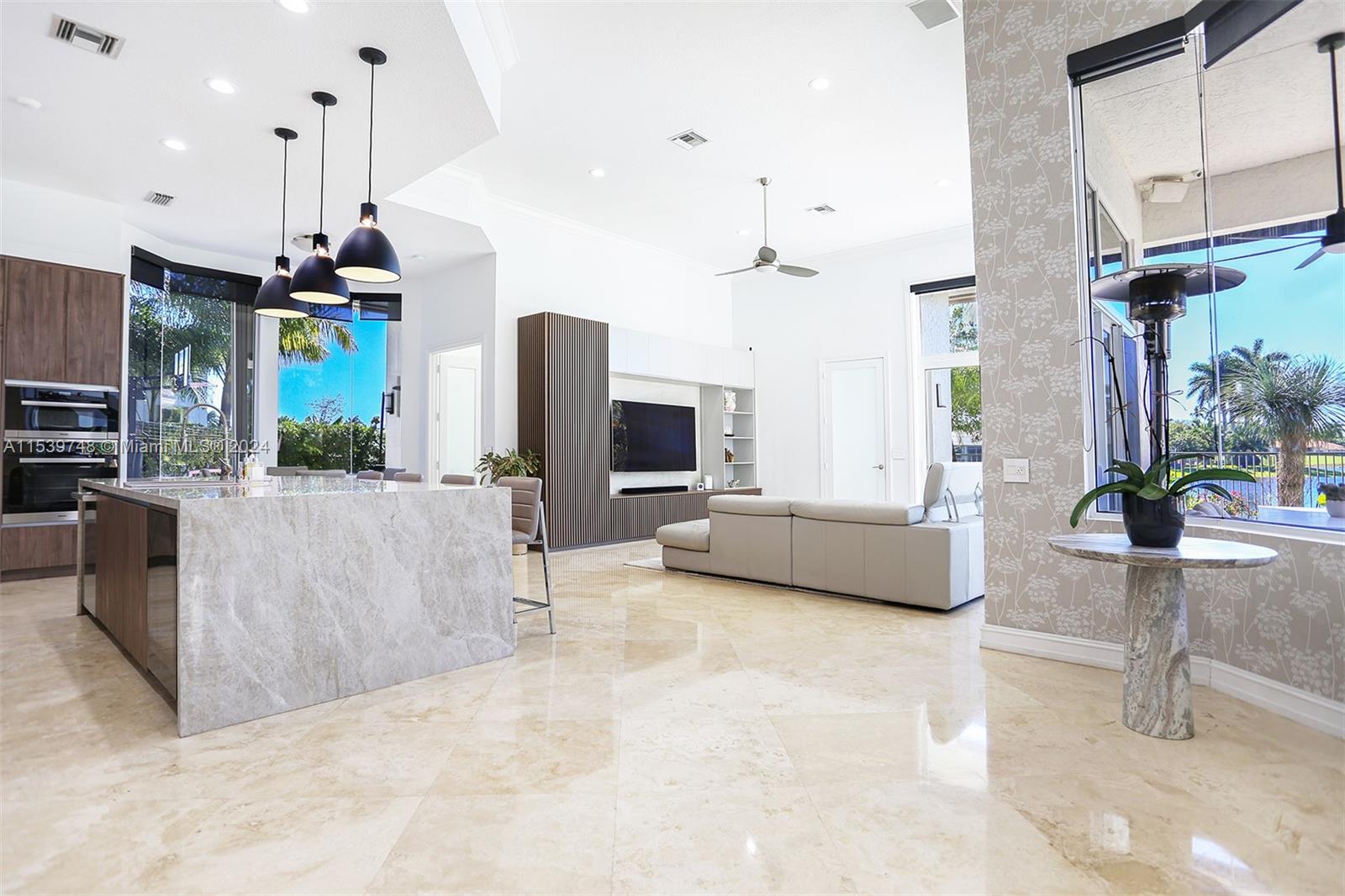 2517 Poinciana Dr