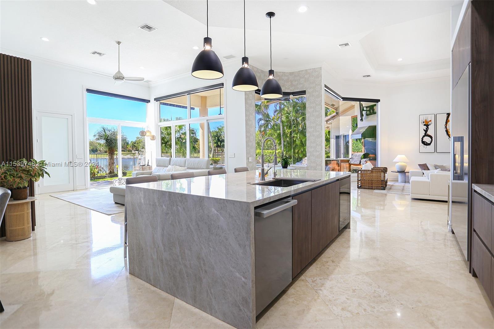 2517 Poinciana Dr