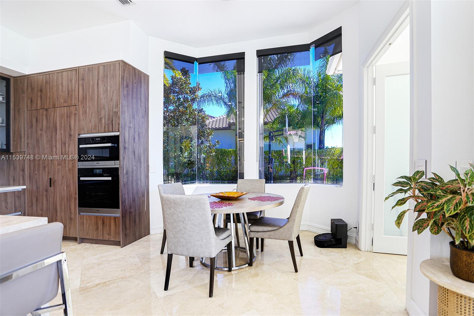 2517 Poinciana Dr