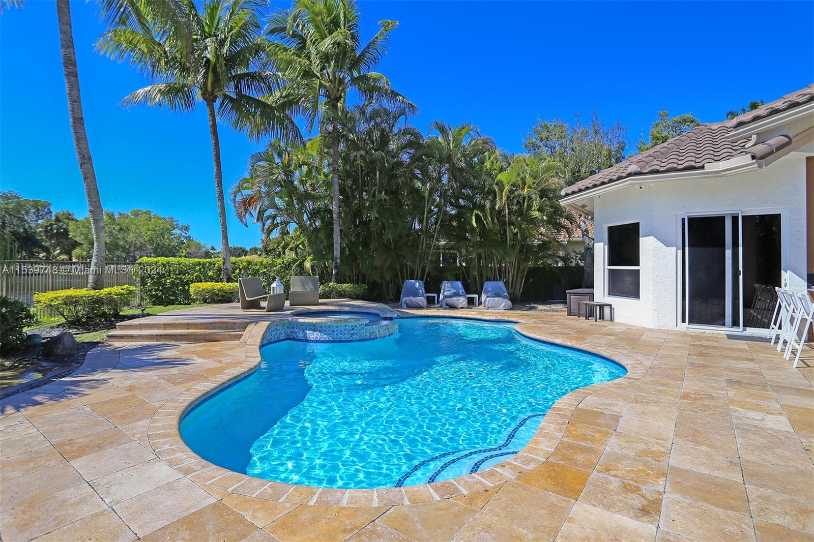 2517 Poinciana Dr